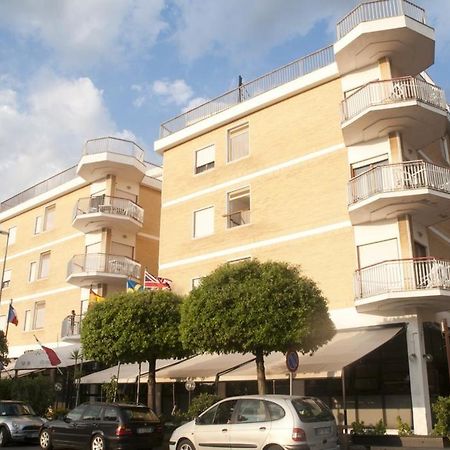 Residence Riva Gaia Terracina Exterior foto